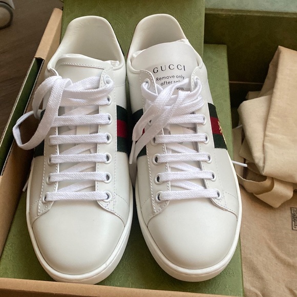 Gucci Women‘s Ace Sneaker with Bee - Picture 1 of 7